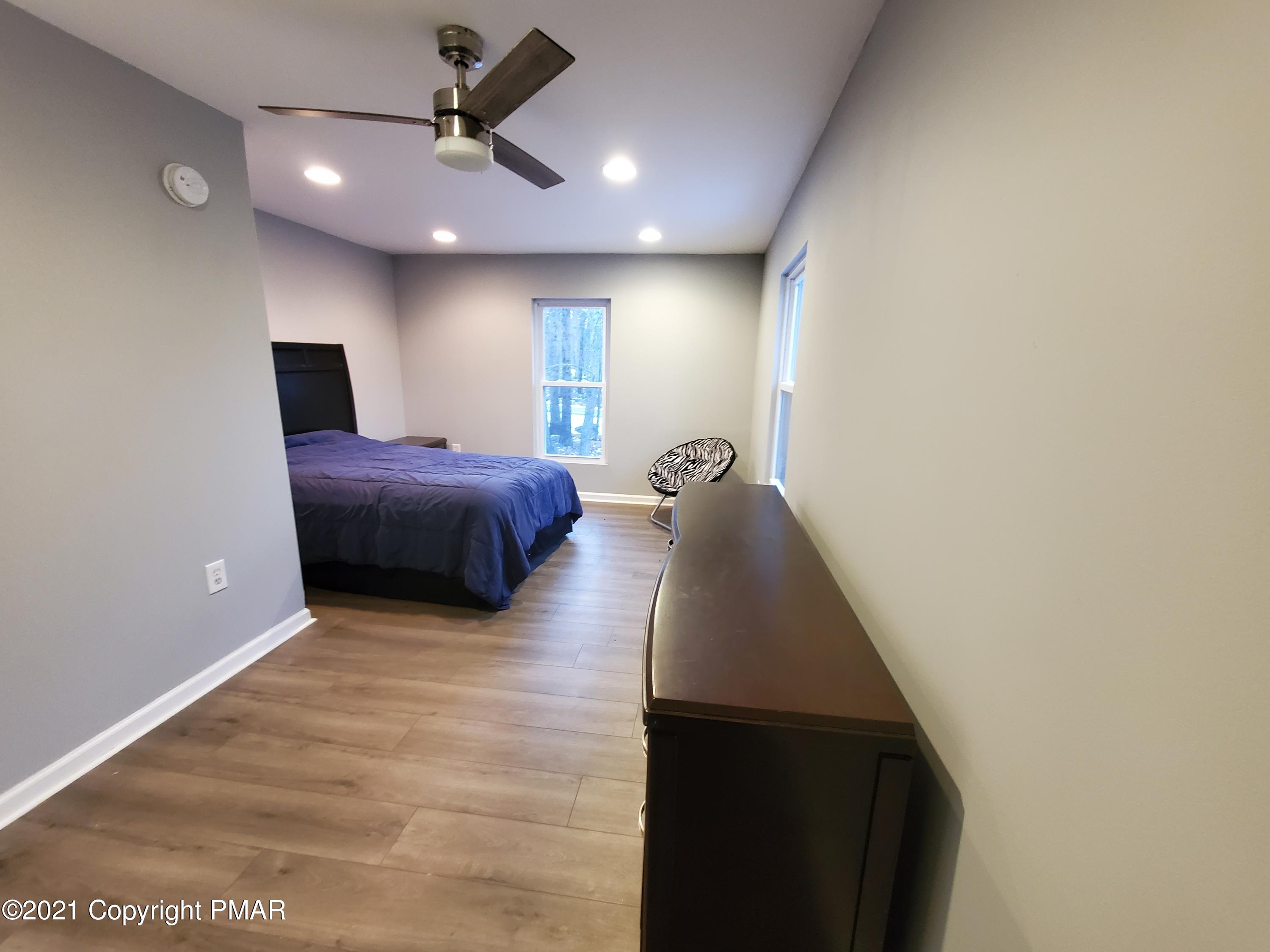 132 Mountain View Road Greeley, PA 18425 - Photo 5 of 33 Master bdrm