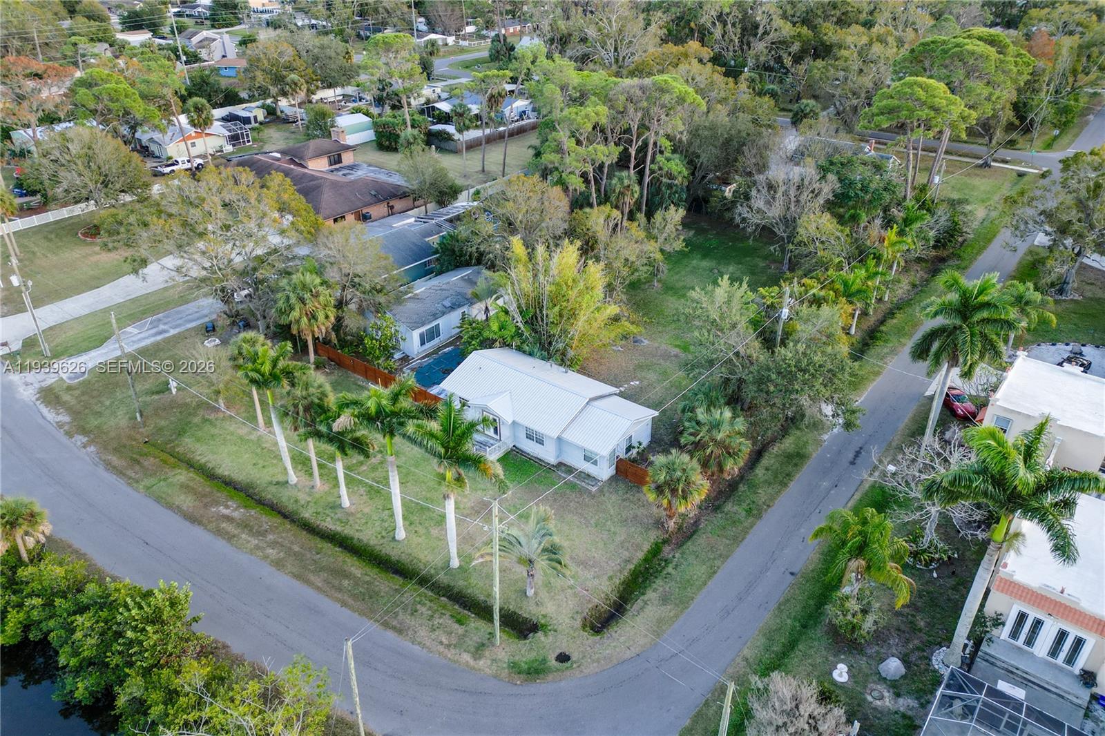 302 5th Street Southwest Ruskin, FL 33570 - Photo 2 of 10