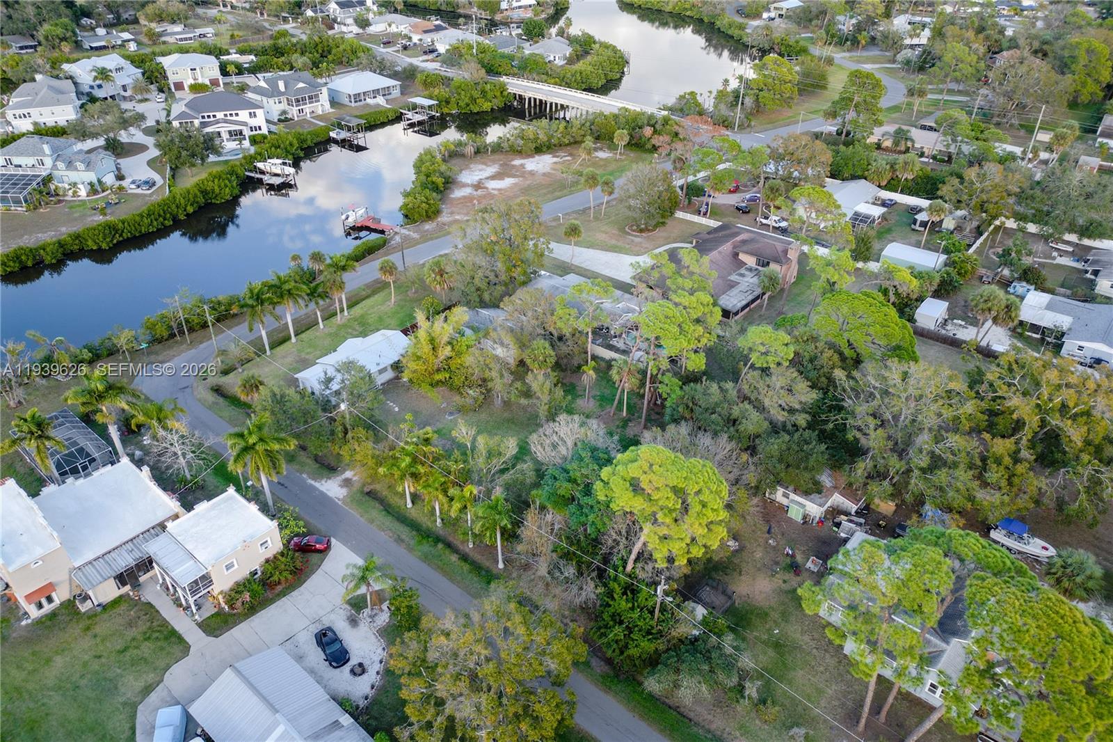 302 5th Street Southwest Ruskin, FL 33570 - Photo 5 of 10