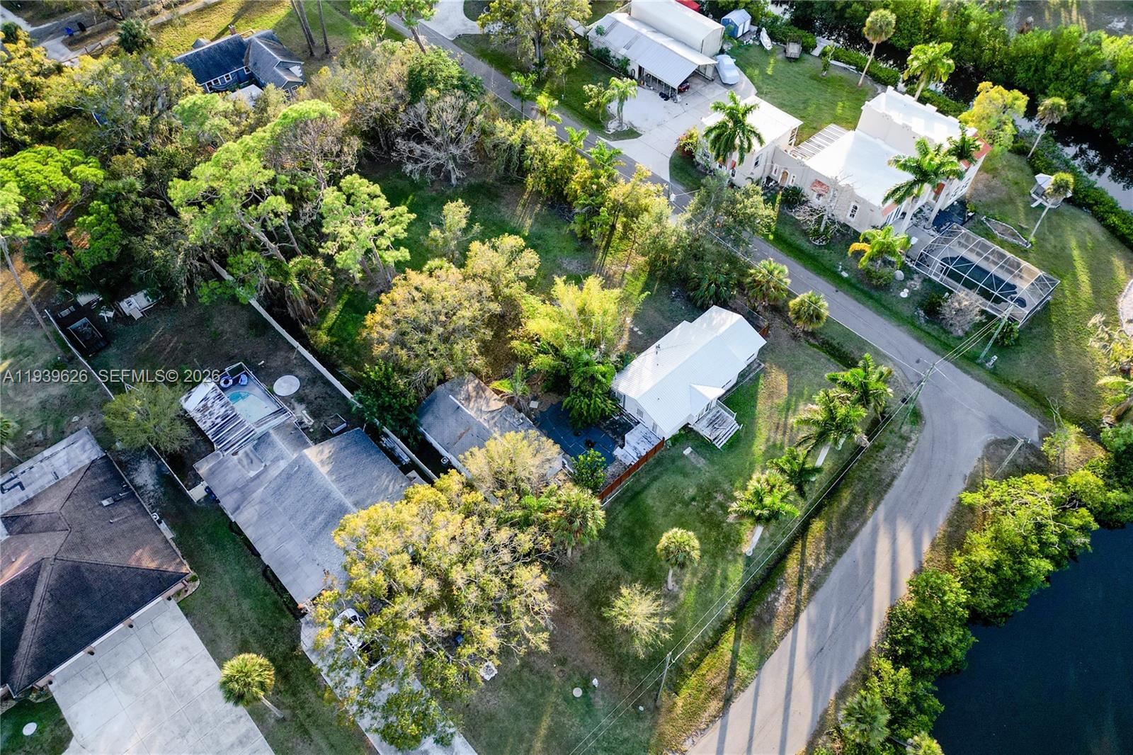 302 5th Street Southwest Ruskin, FL 33570 - Photo 7 of 10