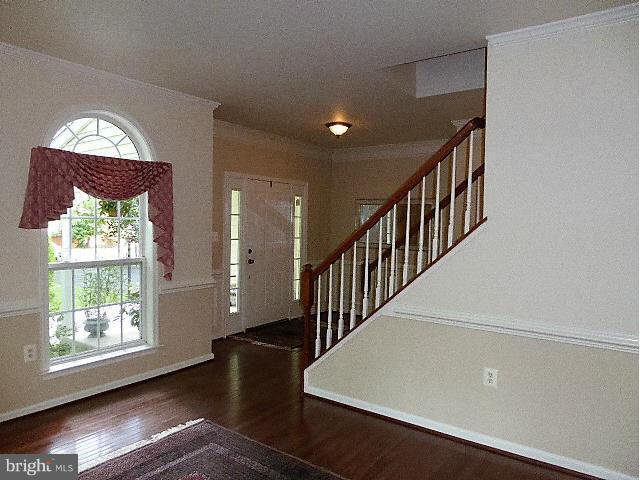 7214 Tanager Street Springfield, VA 22150 - Photo 3 of 30 Foyer