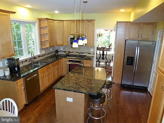 7214 Tanager Street Springfield, VA 22150 - Photo 5 of 30 Kitchen enhanced with granite
