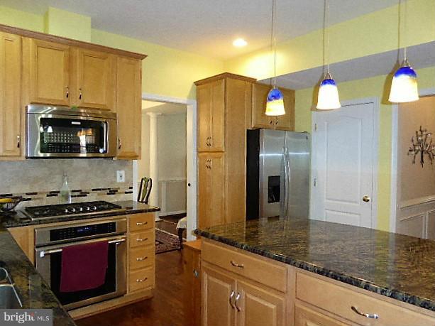 7214 Tanager Street Springfield, VA 22150 - Photo 7 of 30 Upgraded SS appliances