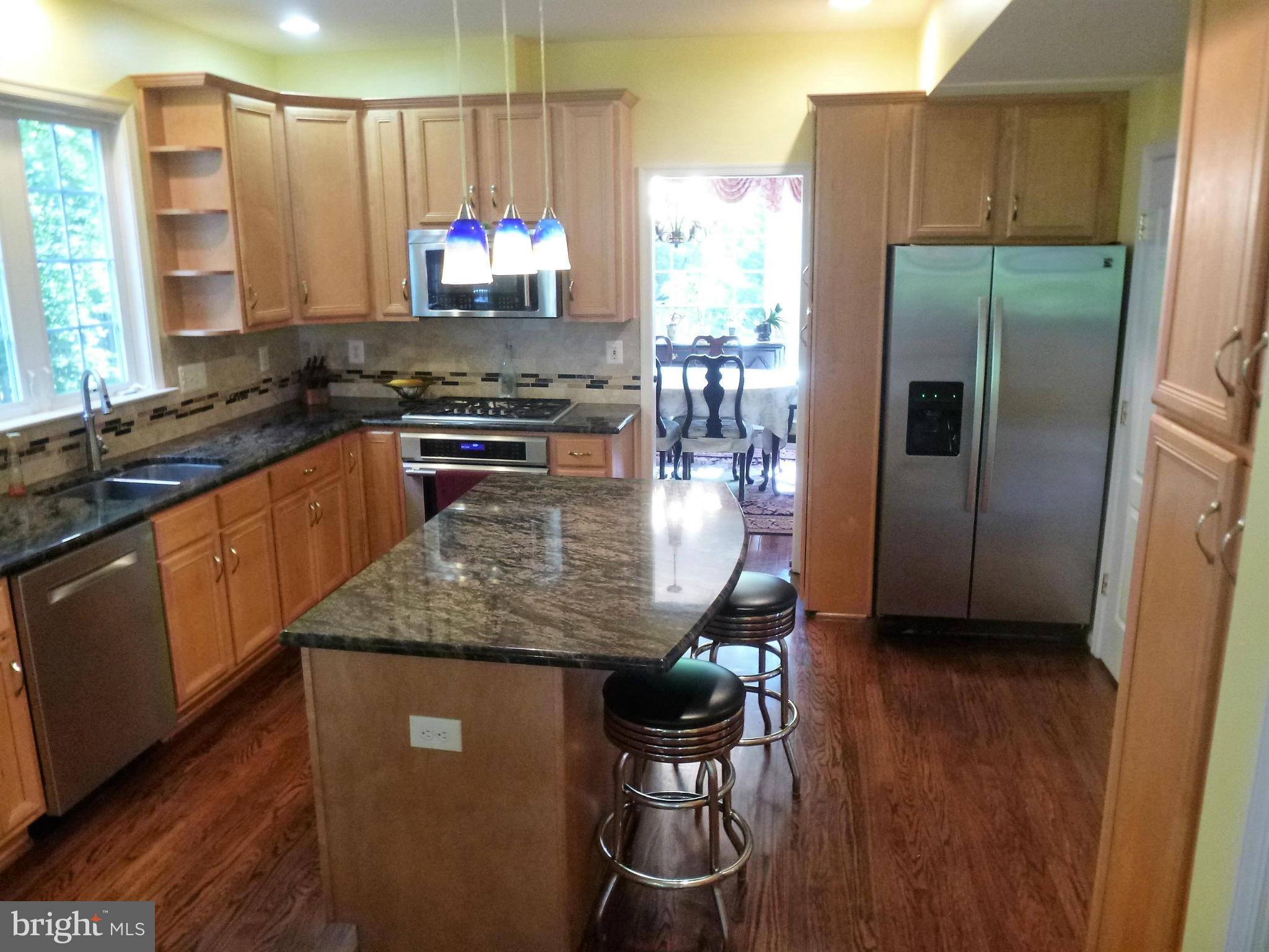 7214 Tanager Street Springfield, VA 22150 - Photo 8 of 30 Kitchen & Breakfast Bar