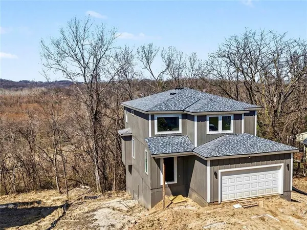 $550,000 | 5516 Northwest Verlin Drive, Kansas City, MO 64152
