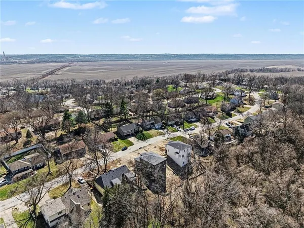 $550,000 | 5516 Northwest Verlin Drive, Kansas City, MO 64152