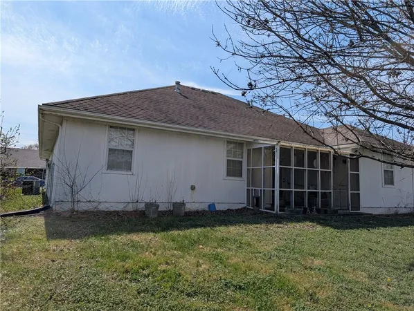 $230,000 | 1011 Bedford Drive, Warrensburg, MO 64093