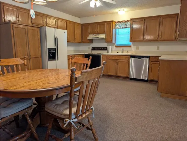 $230,000 | 1011 Bedford Drive, Warrensburg, MO 64093