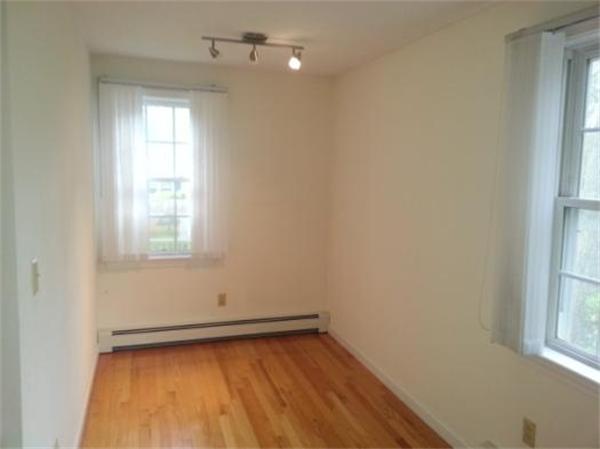 6 Arrow Road Norton, MA 02766 - Photo 3 of 15 Gallery Image 3