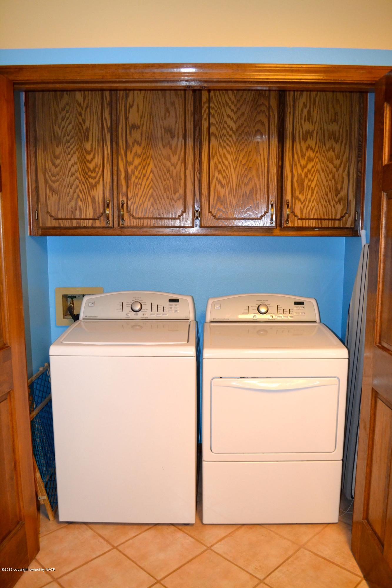 8305 Ranier Drive Amarillo, TX 79110 - Photo 54 of 54 a utility room with dryer and washer
