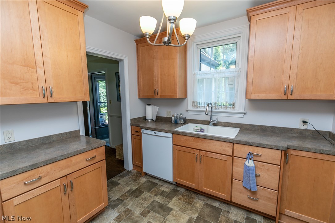 943 Beverly Road Cleveland Heights, OH 44121 - Photo 7 of 26