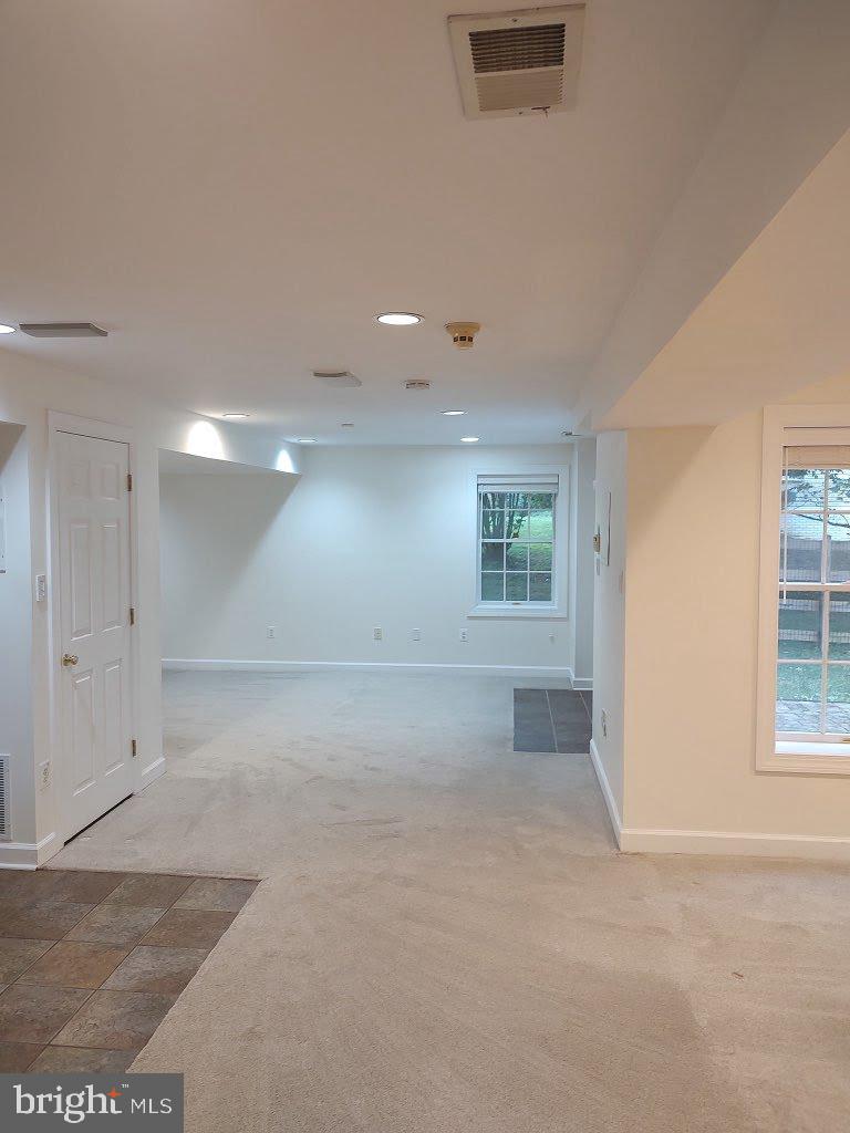 6529 Garden Grove Way Gaithersburg, MD 20882 - Photo 5 of 14 an empty room with windows and closet