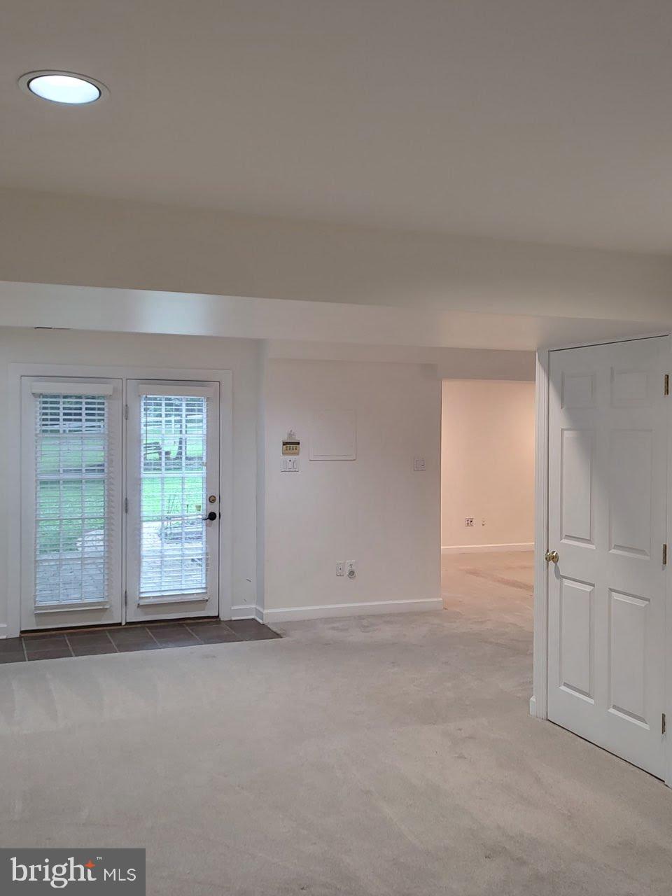6529 Garden Grove Way Gaithersburg, MD 20882 - Photo 6 of 14 an empty room with windows