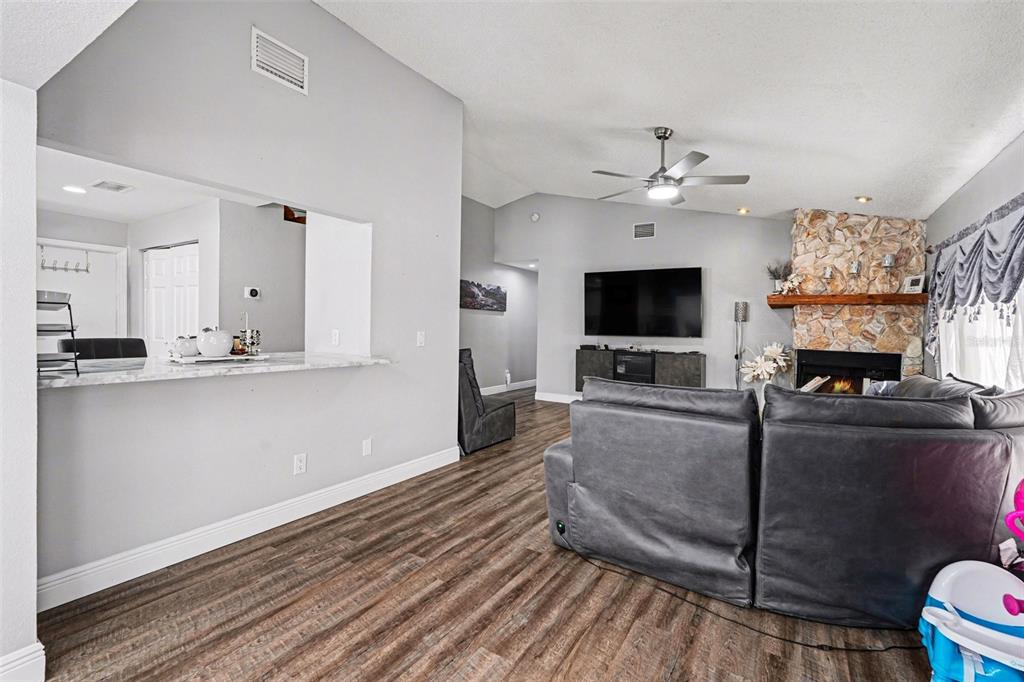 1710 Tallowtree Circle Valrico, FL 33594 - Photo 11 of 30