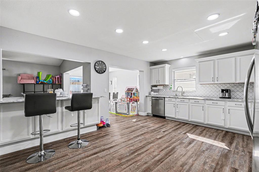 1710 Tallowtree Circle Valrico, FL 33594 - Photo 12 of 30