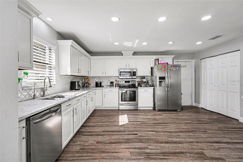 1710 Tallowtree Circle Valrico, FL 33594 - Photo 17 of 30