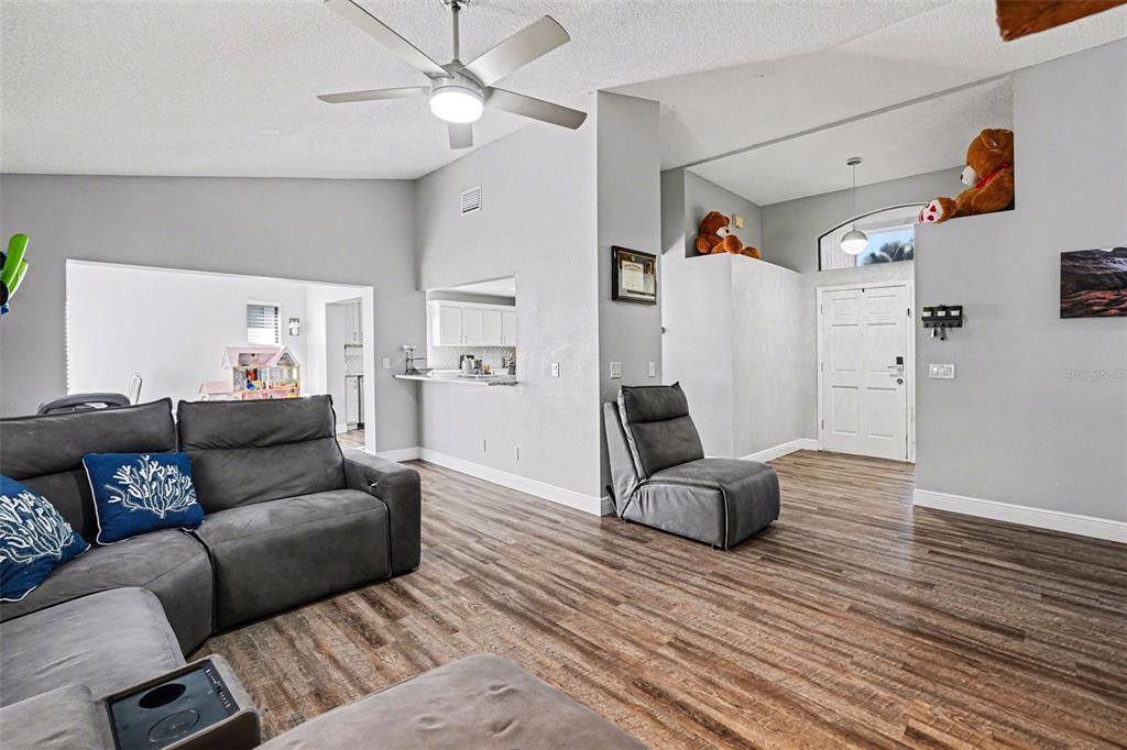 1710 Tallowtree Circle Valrico, FL 33594 - Photo 7 of 30