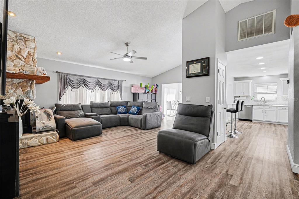 1710 Tallowtree Circle Valrico, FL 33594 - Photo 8 of 30