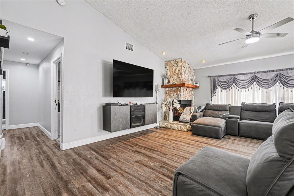 1710 Tallowtree Circle Valrico, FL 33594 - Photo 9 of 30