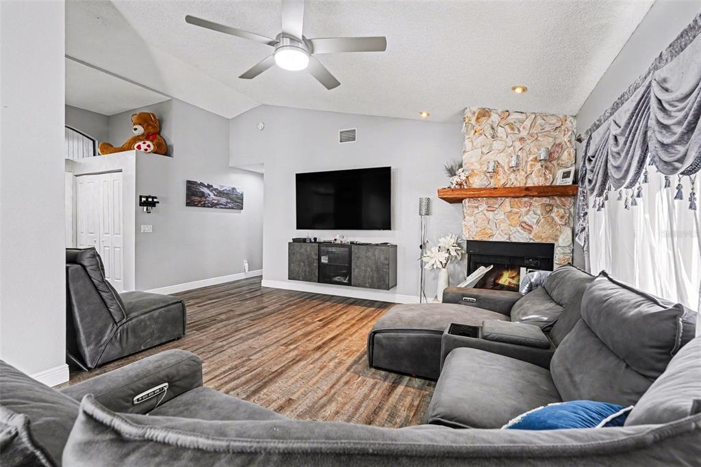 1710 Tallowtree Circle Valrico, FL 33594 - Photo 10 of 30