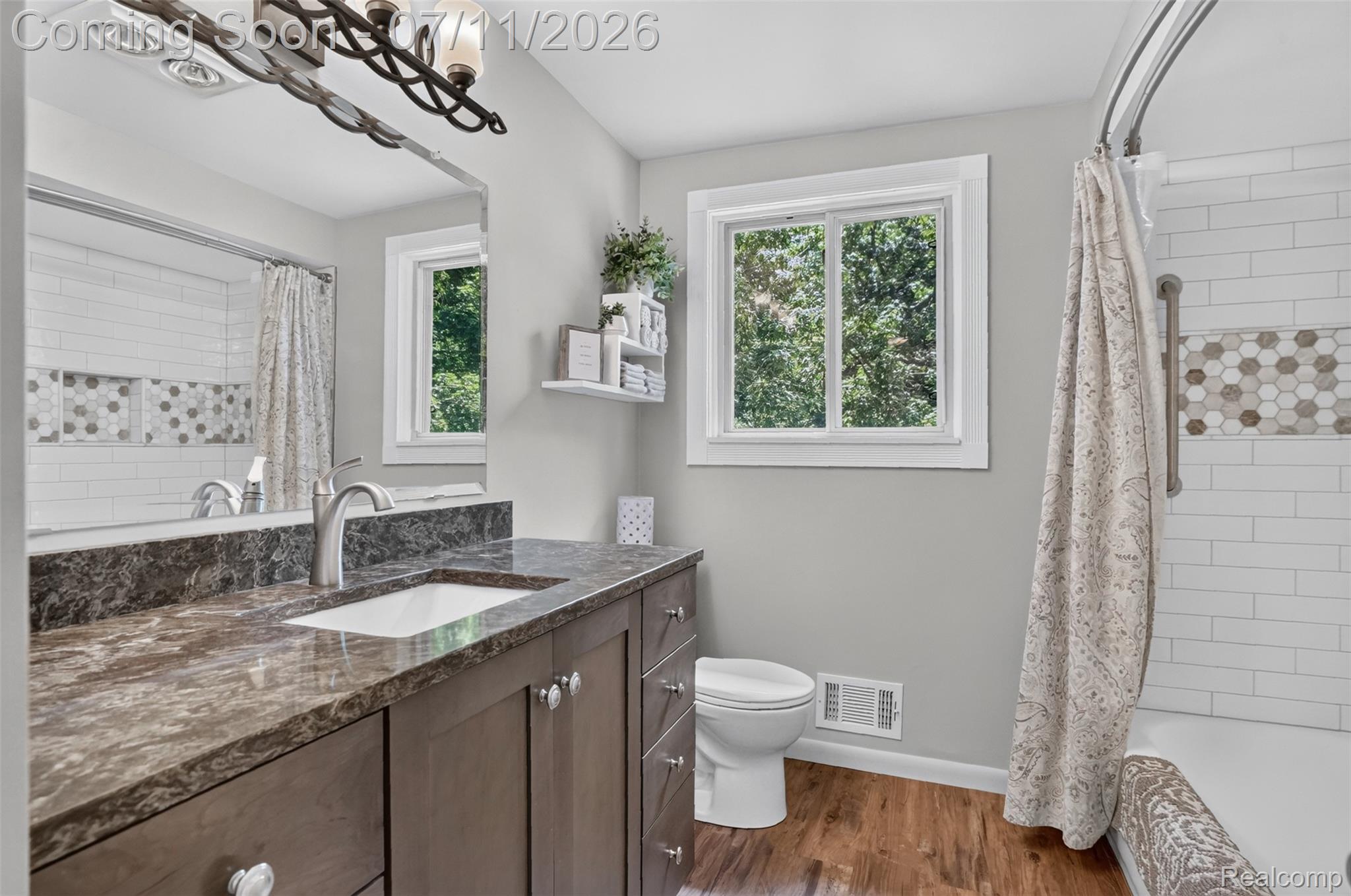 2125 Avoncrest Drive Rochester, MI 48309 - Photo 22 of 41 Full Bathroom