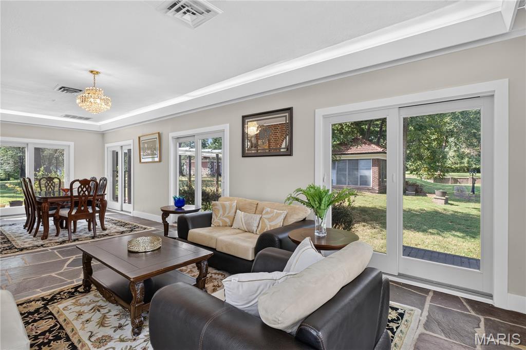 1601 Warson Road Ladue, MO 63124 - Photo 12 of 33 Gallery Image 12