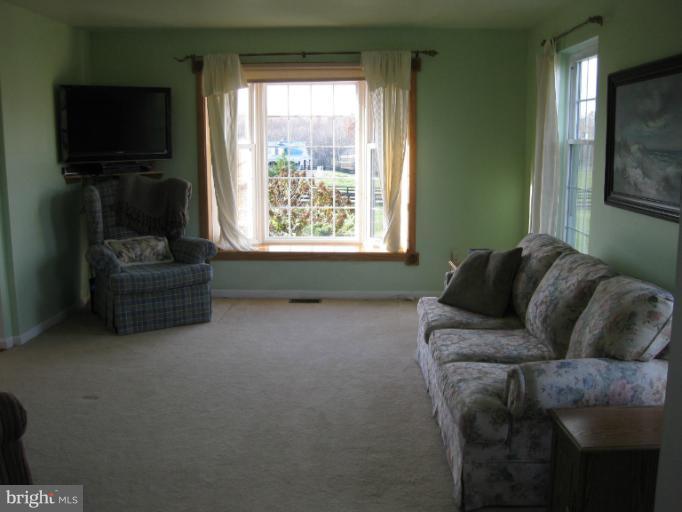 19740 Telegraph Springs Road Purcellville, VA 20132 - Photo 12 of 29 Living Room