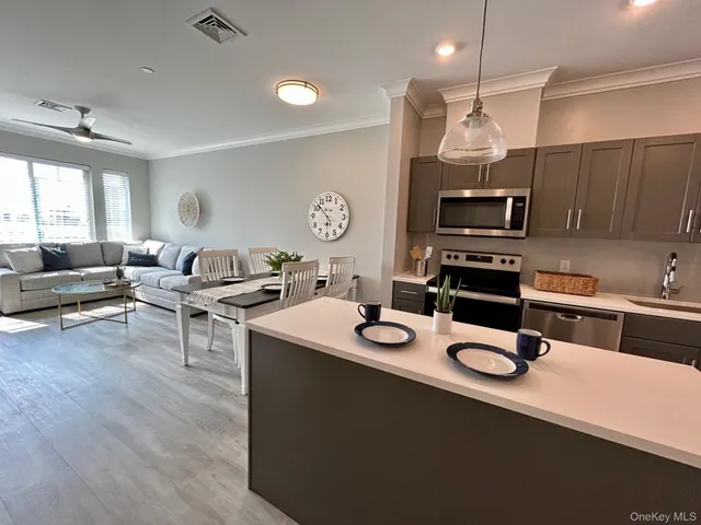 $2,995 | 75 East Hoffman Avenue, Unit 1086, Lindenhurst, NY 11757