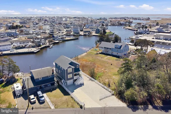 $989,900 | 40 Flax Isle Drive, Little Egg Harbor, NJ 08087