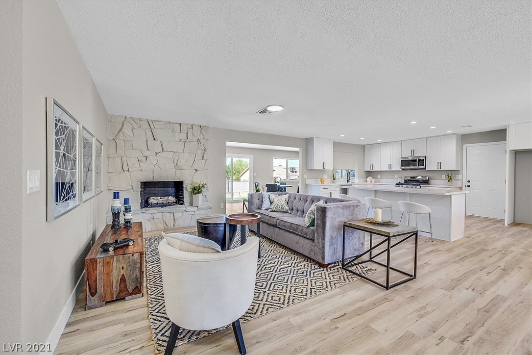 140 East Rochell Drive Henderson, NV 89015 - Photo 3 of 25 Gallery Image 3