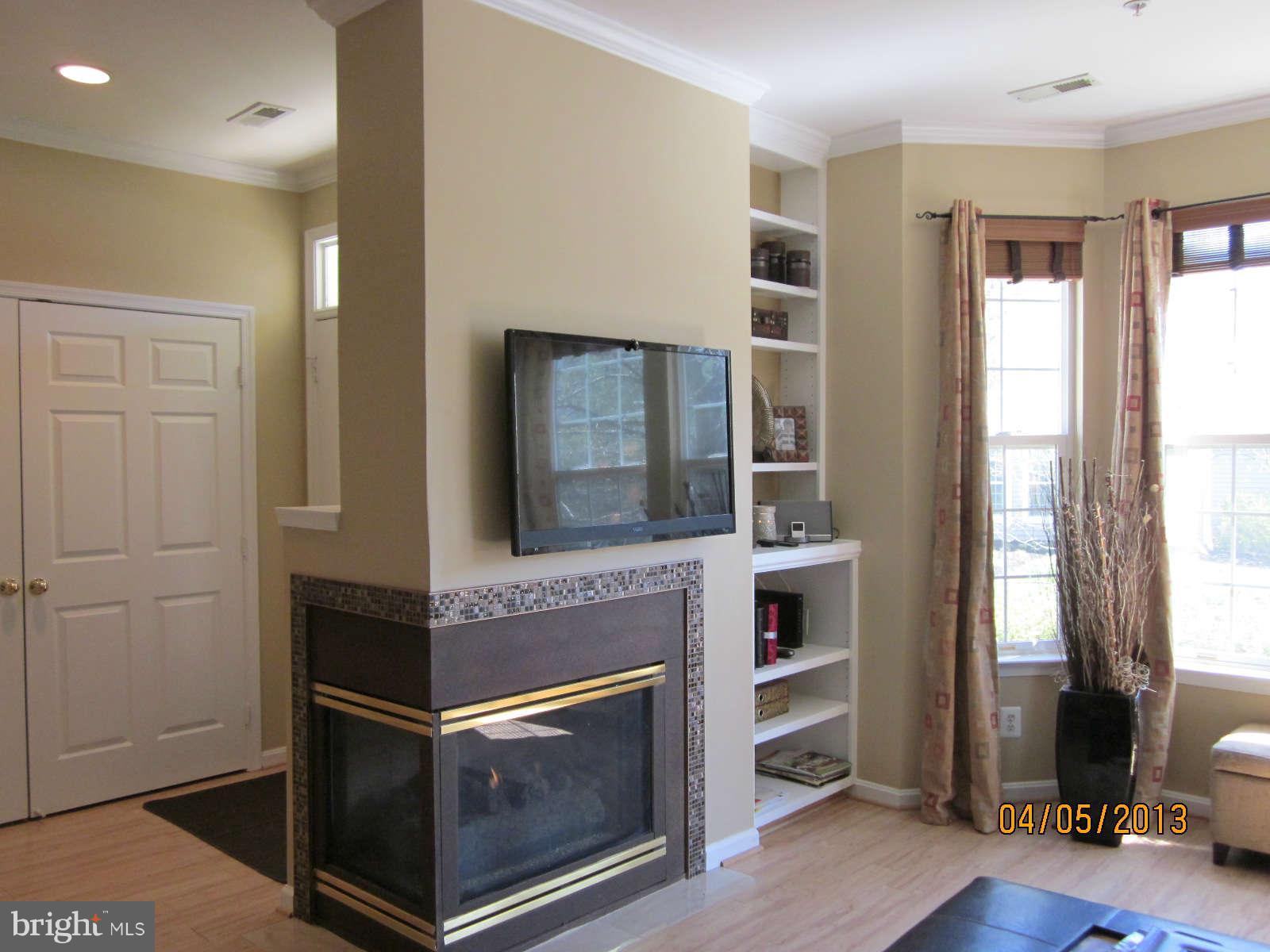 1305 Windleaf Drive, Unit 176 Reston, VA 20194 - Photo 2 of 28 Family Room