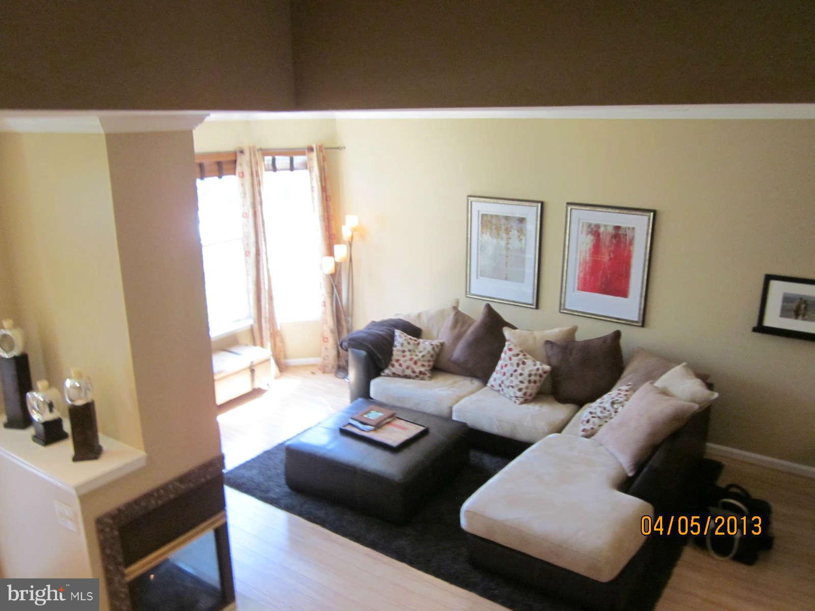 1305 Windleaf Drive, Unit 176 Reston, VA 20194 - Photo 4 of 28 Family Room