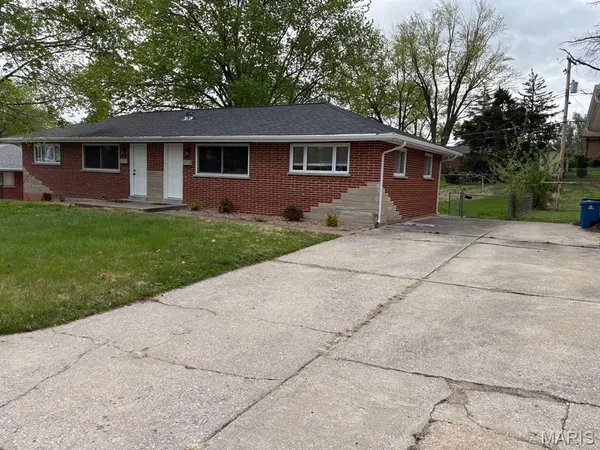 $1,350 | 2413 Chesstal Street, St. Charles, MO 63301