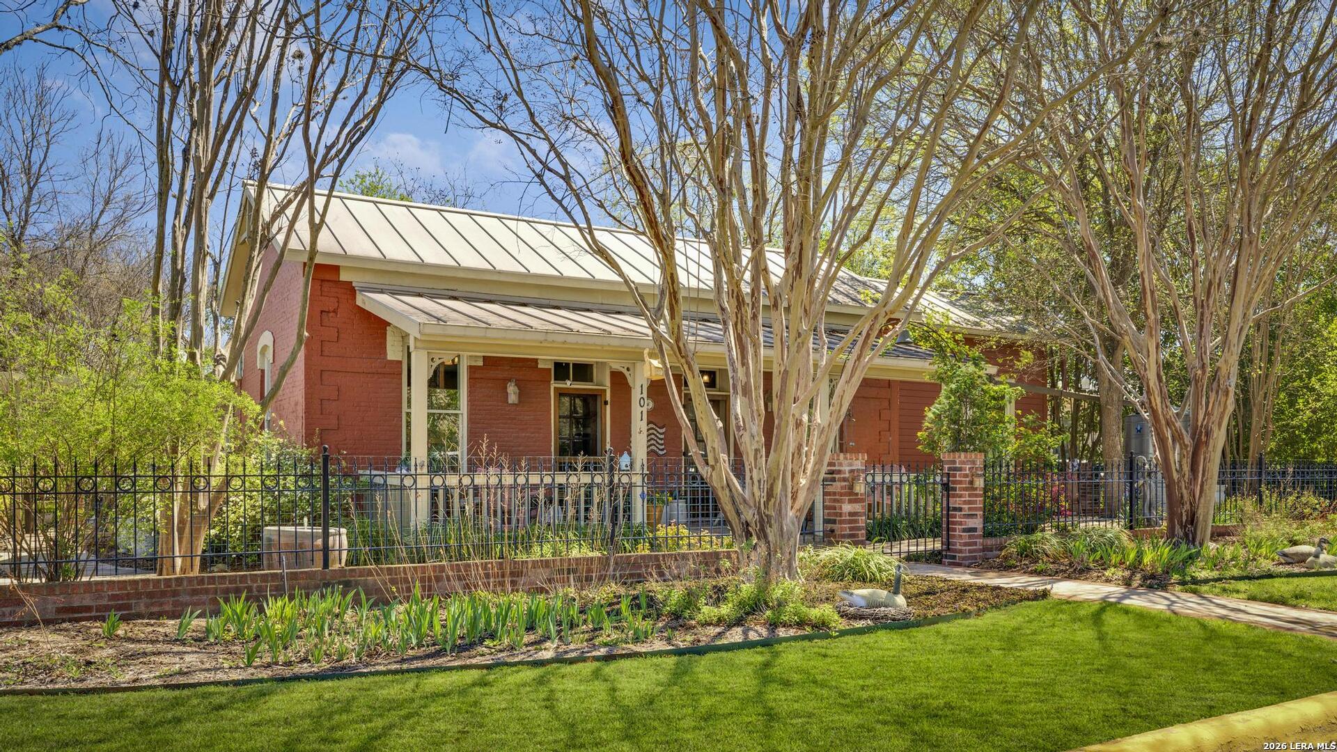 101 Landa Street Boerne, TX 78006 - Photo 3 of 50