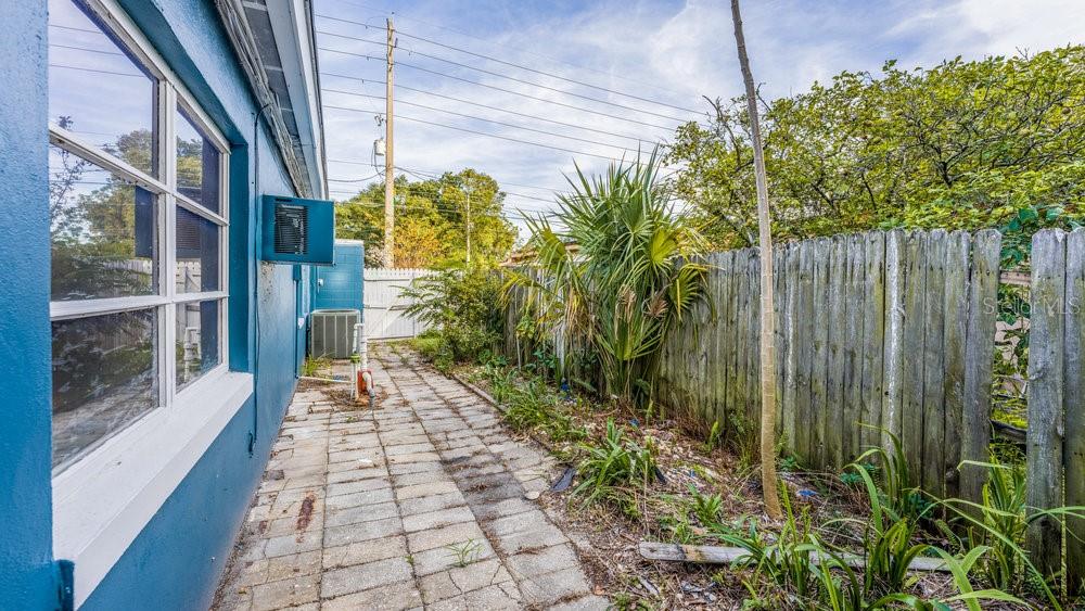 1214 North Pine Hills Road Orlando, FL 32808 - Photo 32 of 36