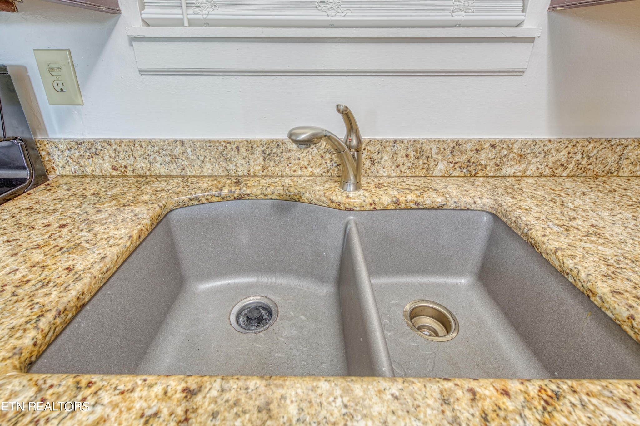 4509 Hillview Road Knoxville, TN 37919 - Photo 6 of 17 Gallery Image 6