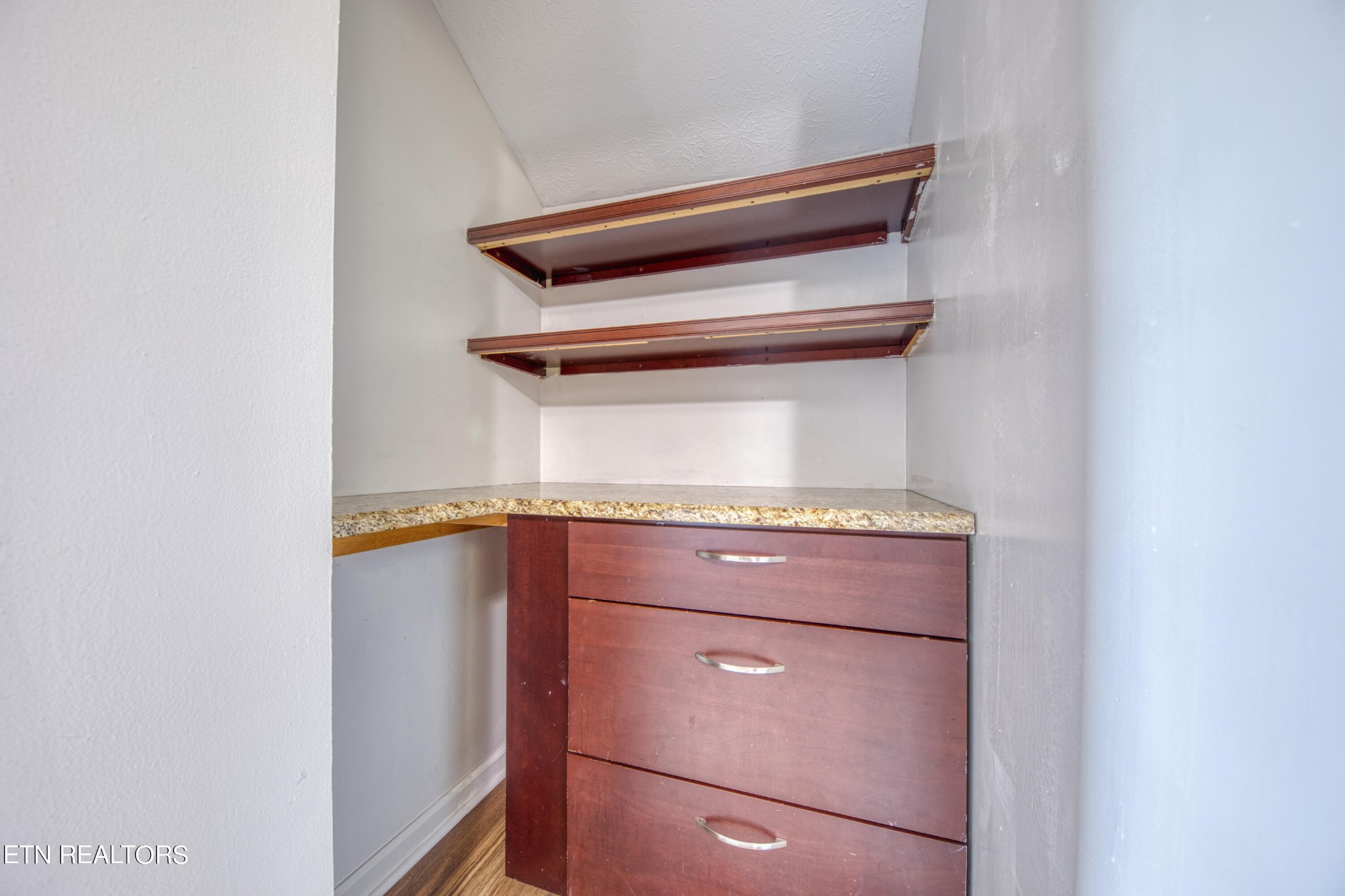 4509 Hillview Road Knoxville, TN 37919 - Photo 8 of 17 Gallery Image 8