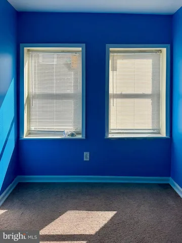 a view of empty room with window