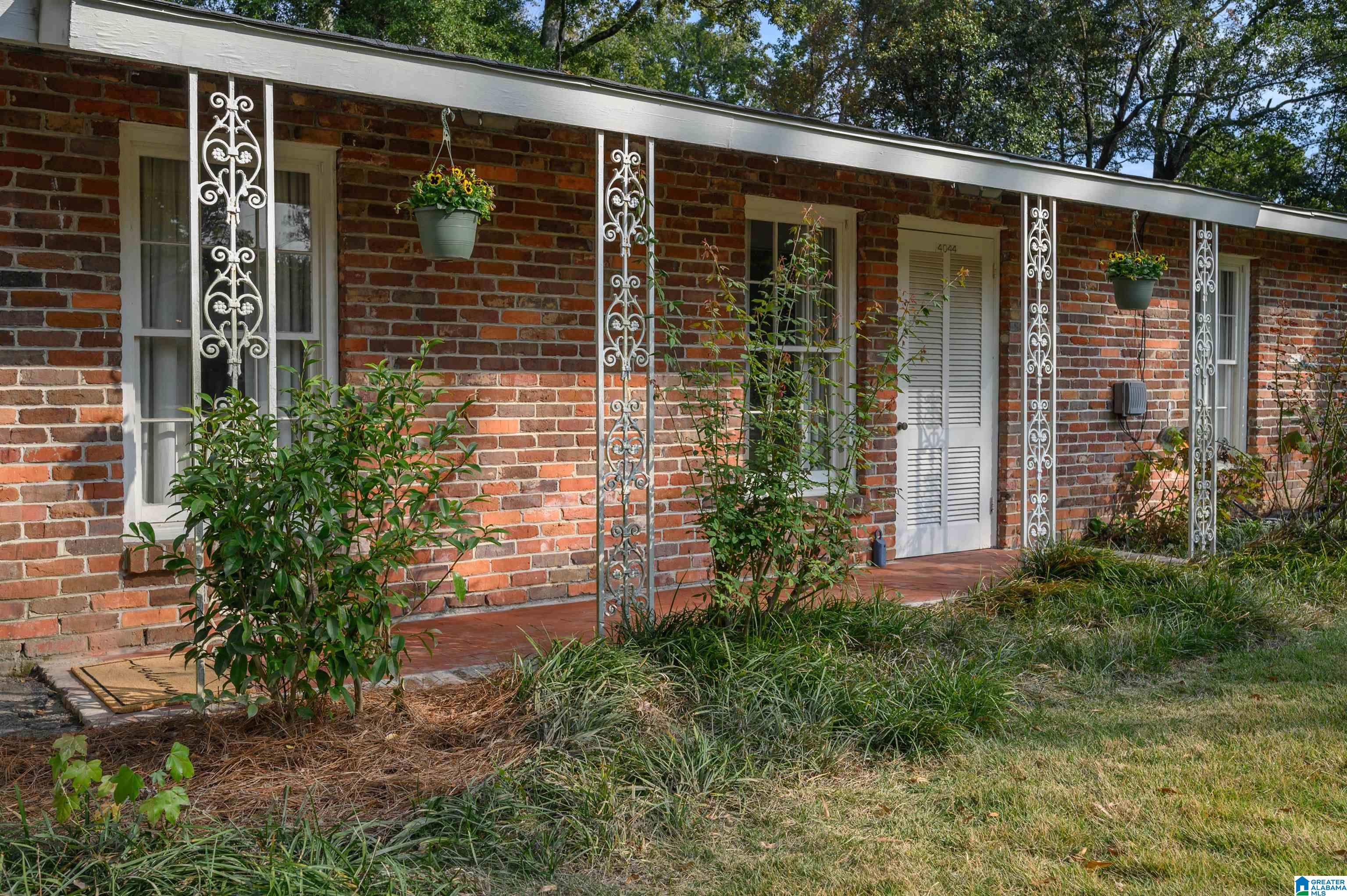 4044 Meadowview Circle Birmingham, AL 35243 - Photo 4 of 48
