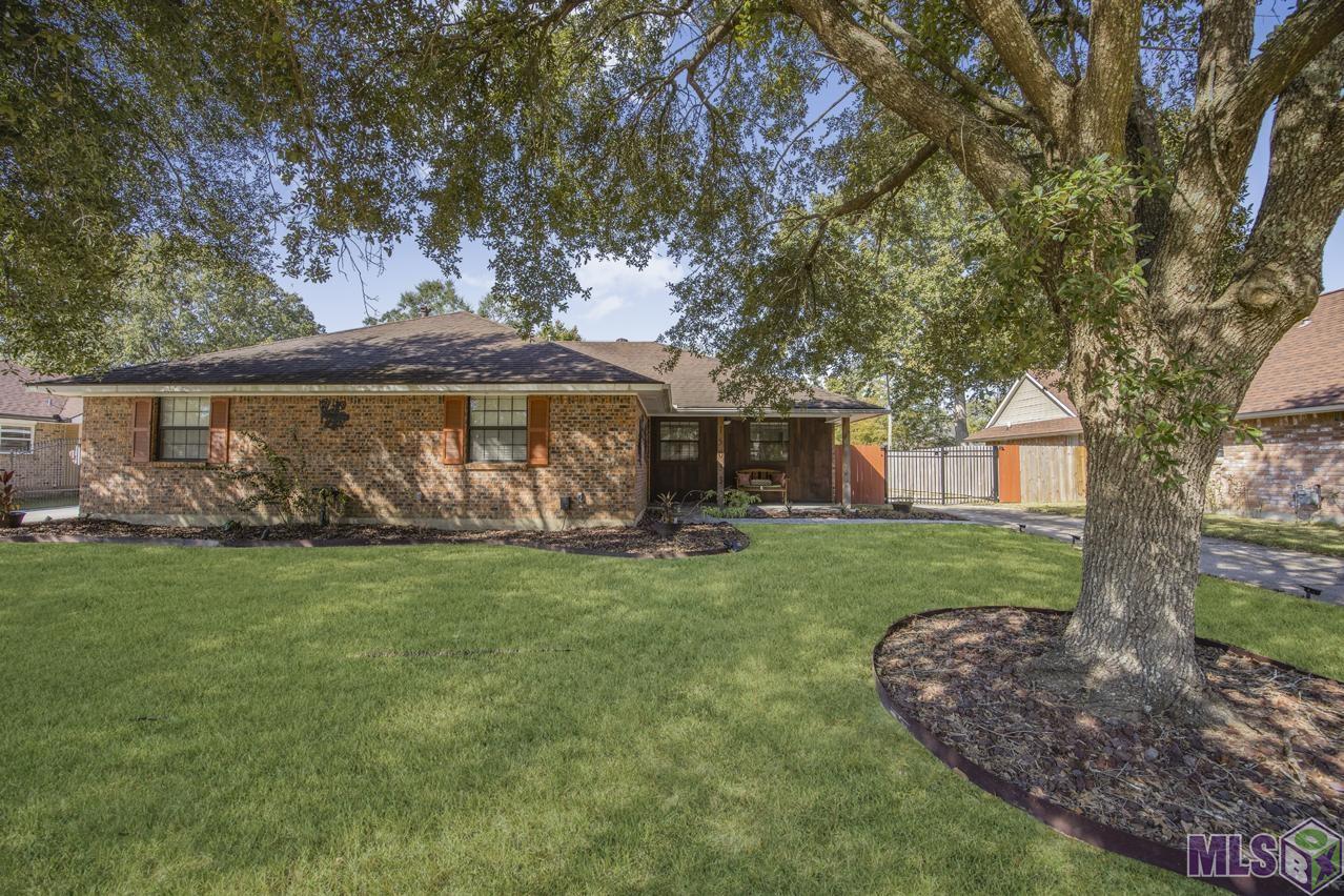 15033 Woodmoss Drive, Baton Rouge, LA 70816 Compass