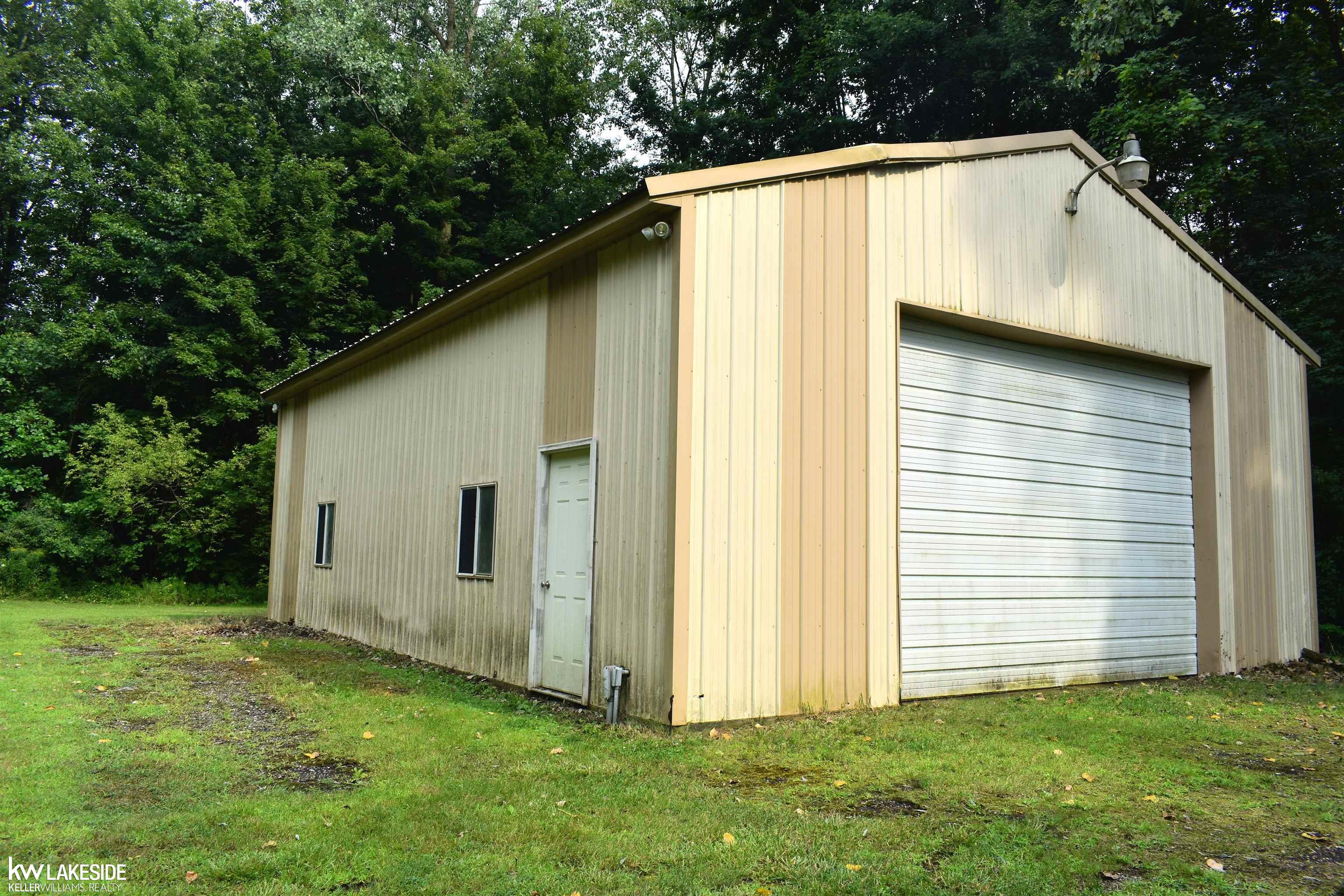 2360 Birch Road St. Clair, MI 48079 - Photo 10 of 45 50149431-d4e1d995-5c08-43c6-8e15-7f8da17a1593.JPG