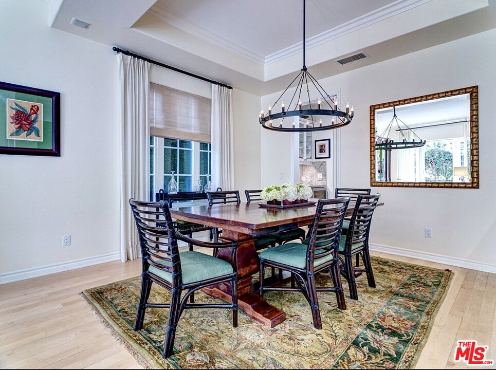 121 Ketch Mall Marina del Rey, CA 90292 - Photo 18 of 39 a dining room with furniture a chandelier and wooden floor