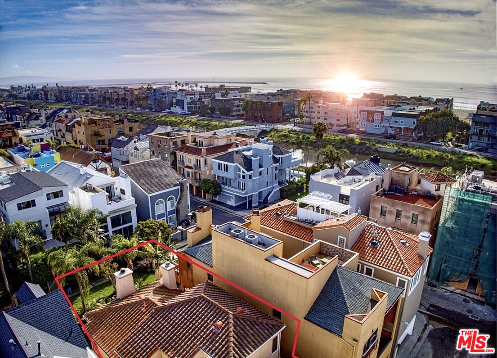 121 Ketch Mall Marina del Rey, CA 90292 - Photo 2 of 39 an aerial view of a house with a lot of city view
