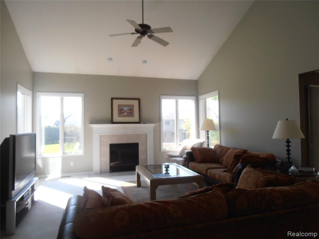 608 Appoline Court Rochester, MI 48307 - Photo 4 of 37 P1010233.JPG