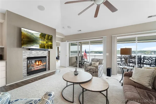 $569,500 | 248 East Palisades Condo Drive, Unit 4B, Lake Ozark, MO 65049