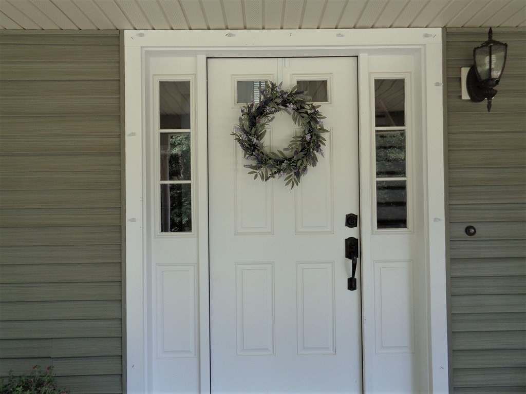 7 R Oxbow Road Oxford, MA 01537 - Photo 4 of 40 a front view of a house