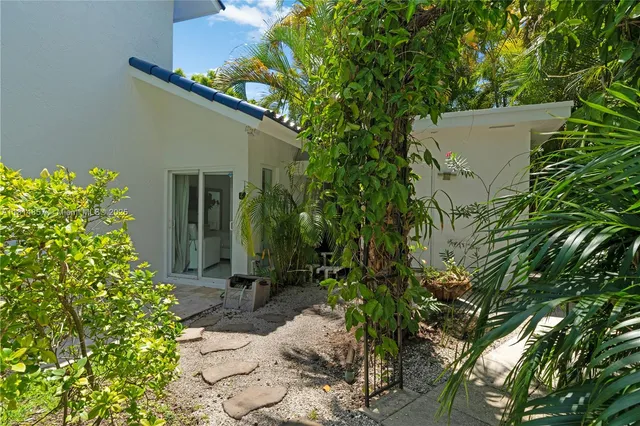 $1,800,000 | 6681 Southwest 155th Avenue, Miami, FL 33193