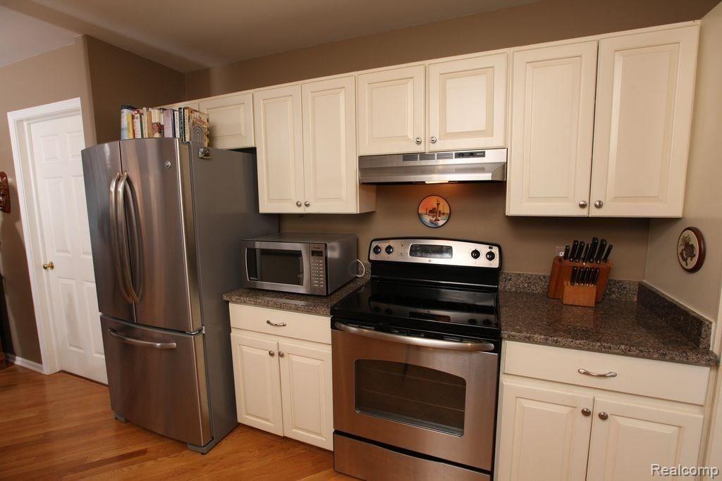 3339 Henley Court Rochester Hills, MI 48309 - Photo 6 of 31