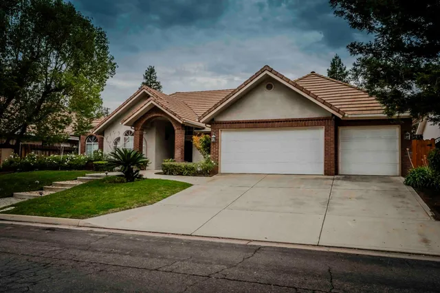 a view of house and outdoor space