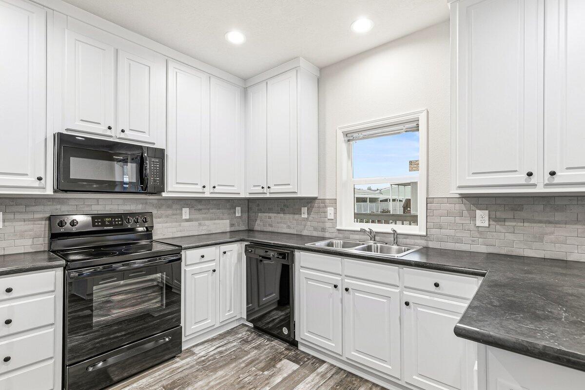 8401 Old Stage Road, Unit 25 Central Point, OR 97502 - Photo 5 of 17 10-2